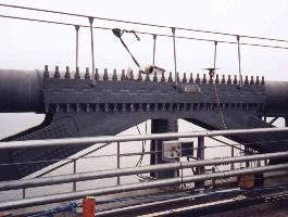 in der Mitte der Br&uuml;cke